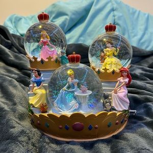 DISNEY royal princess snowglobe